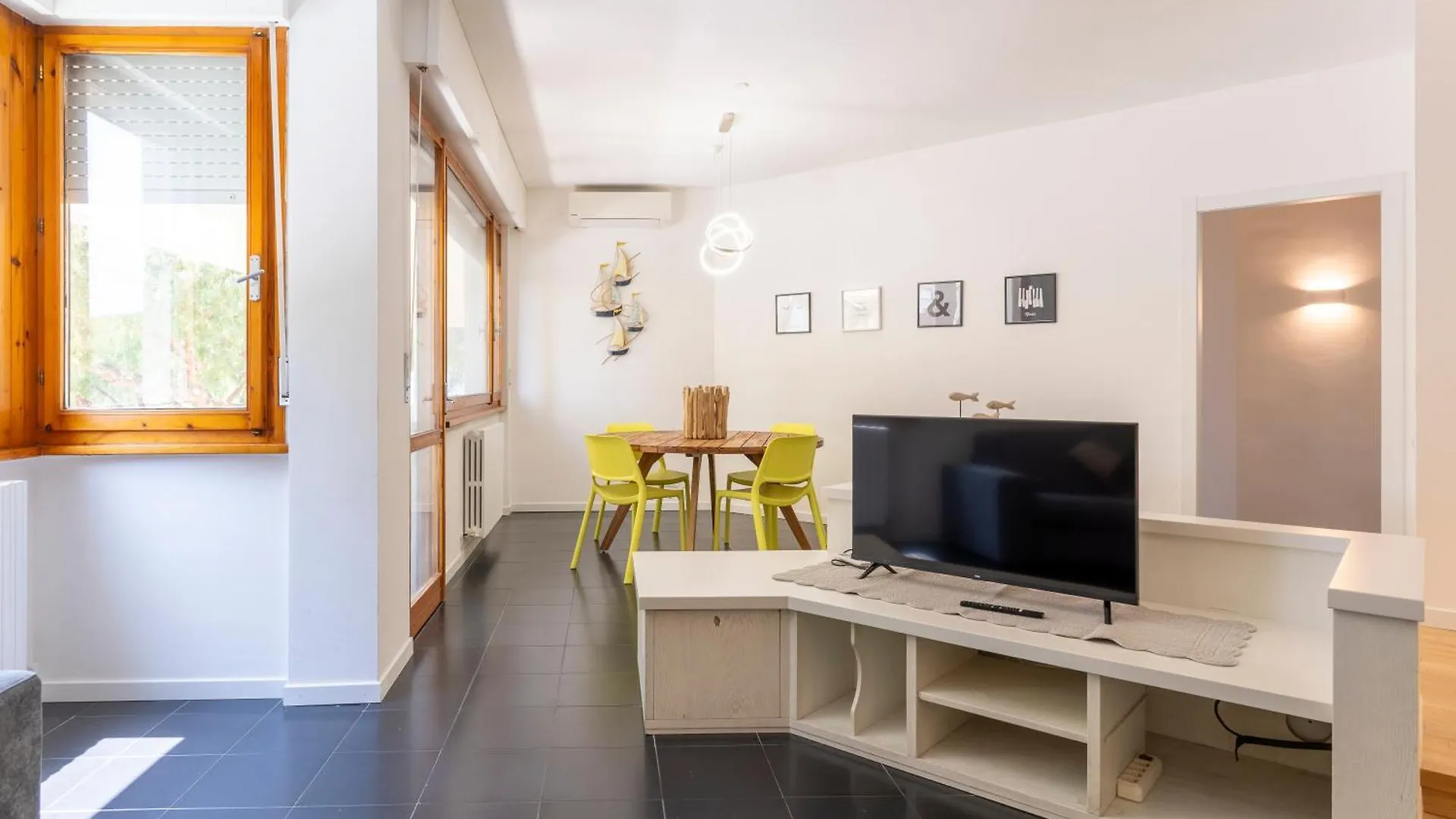 Apartment Livorno Sea View Flat W/ Balconies Near The Beach!