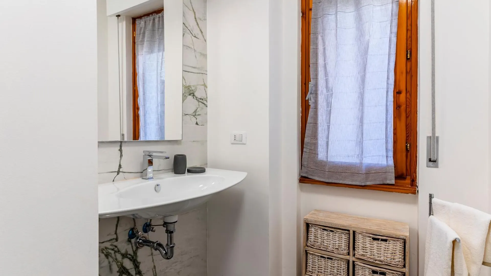 Apartment Livorno Sea View Flat W/ Balconies Near The Beach!