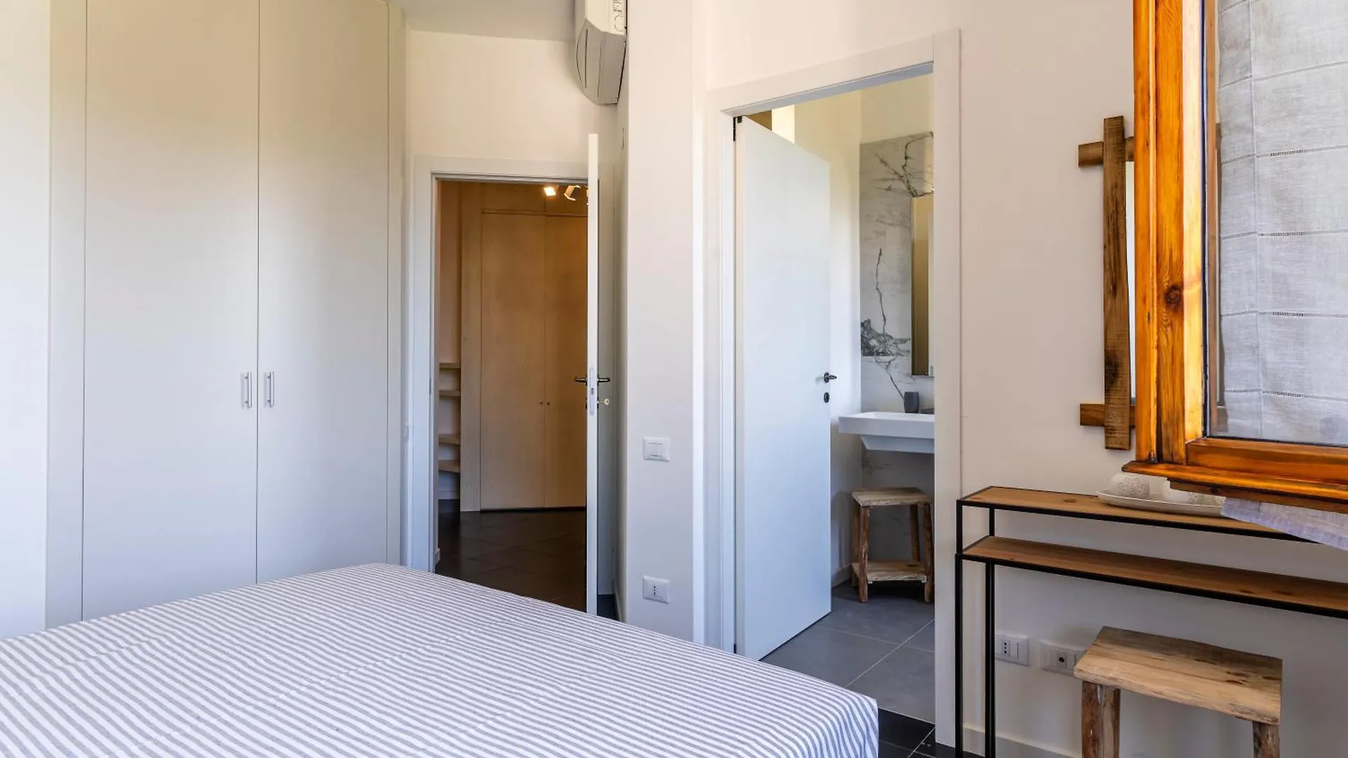 Livorno Sea View Flat W/ Balconies Near The Beach!