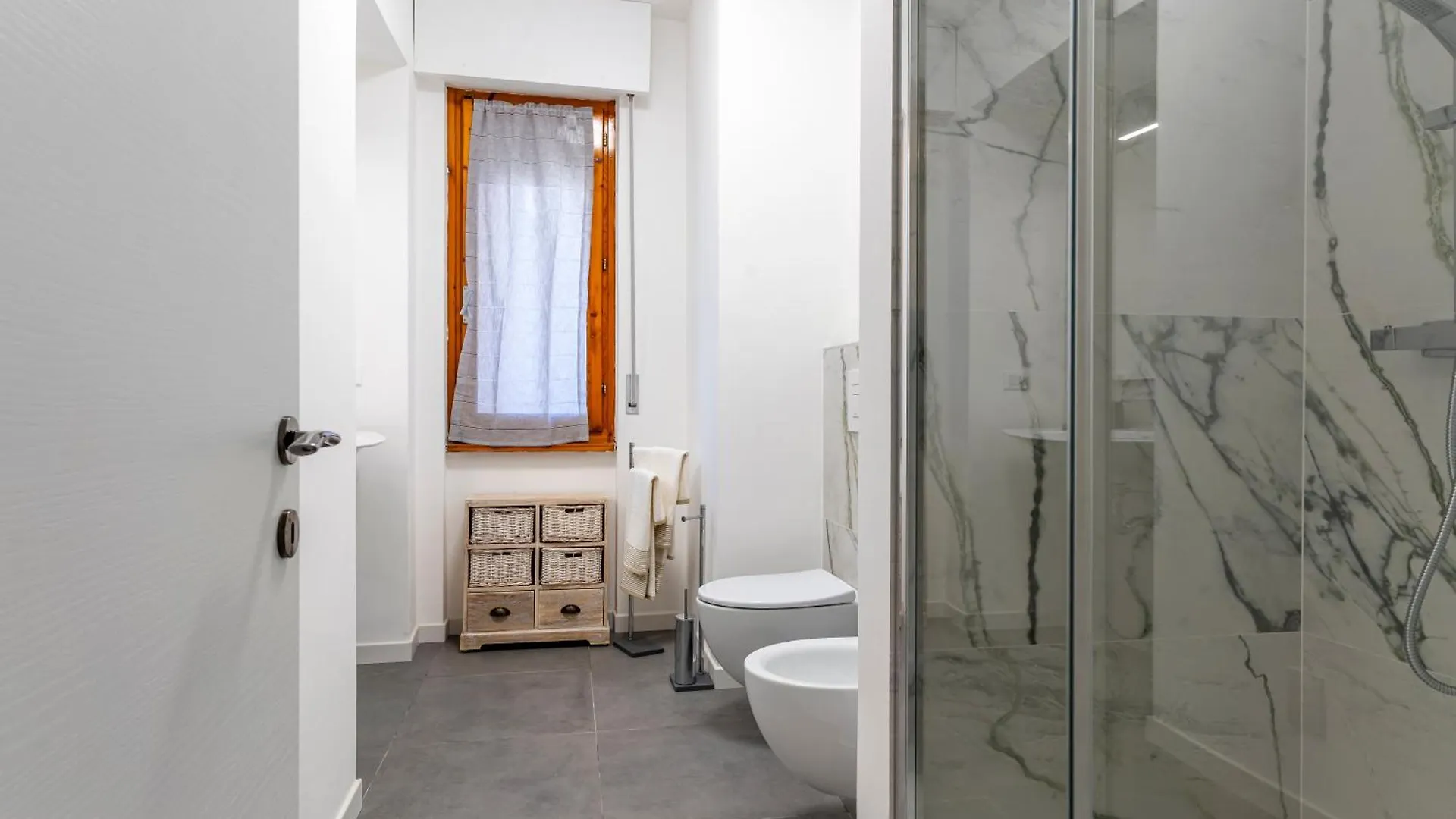 Livorno Sea View Flat W/ Balconies Near The Beach! Italy