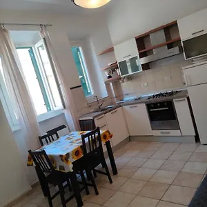 Appartamento Casa Vicino Agli Imbarchi Con Parcheggio Privato, Livorno