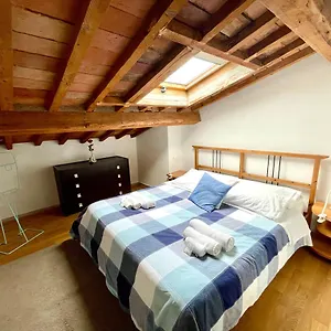 Appartamento Luminosa Mansarda Vicino Al Porto, Livorno